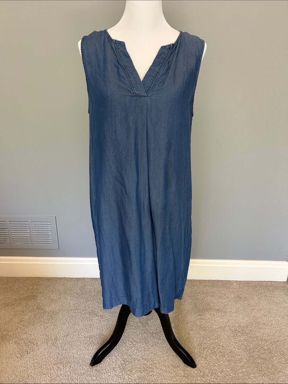 Sleeveless V-Neck Chambray Midi Dress in Blue